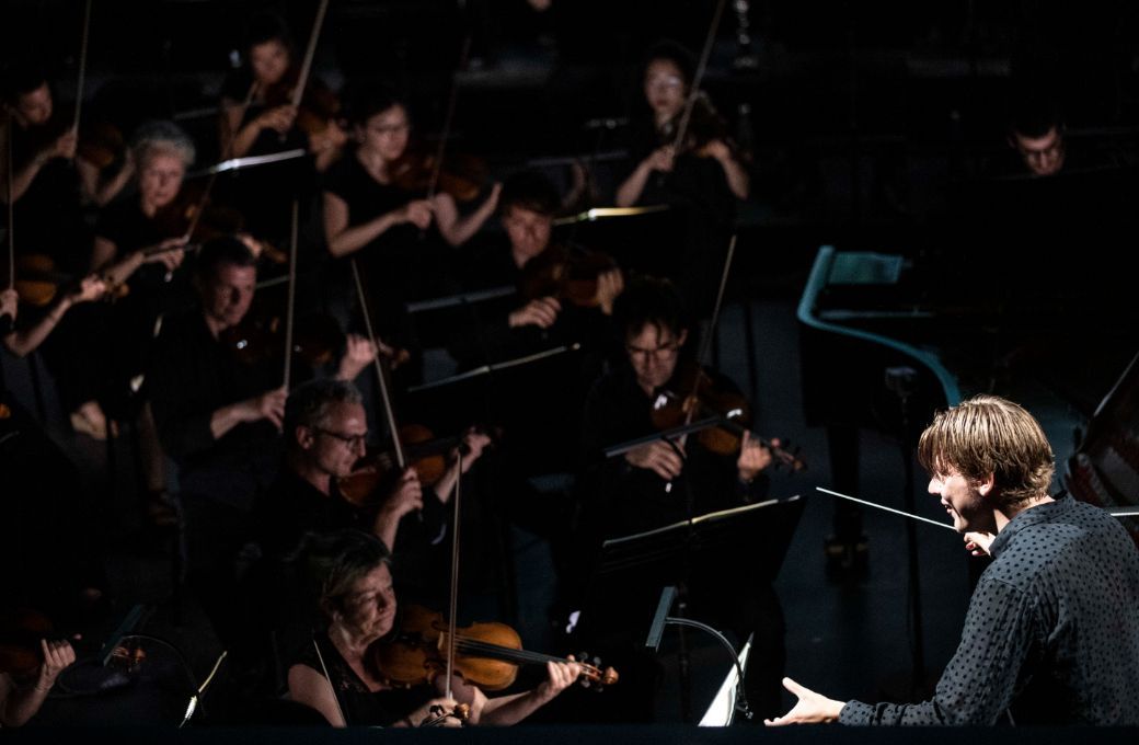 Klaus Mäkelä dirige l'Orchestre de Paris au Stadium de Vitrolles © Jean-Louis Fernandez
