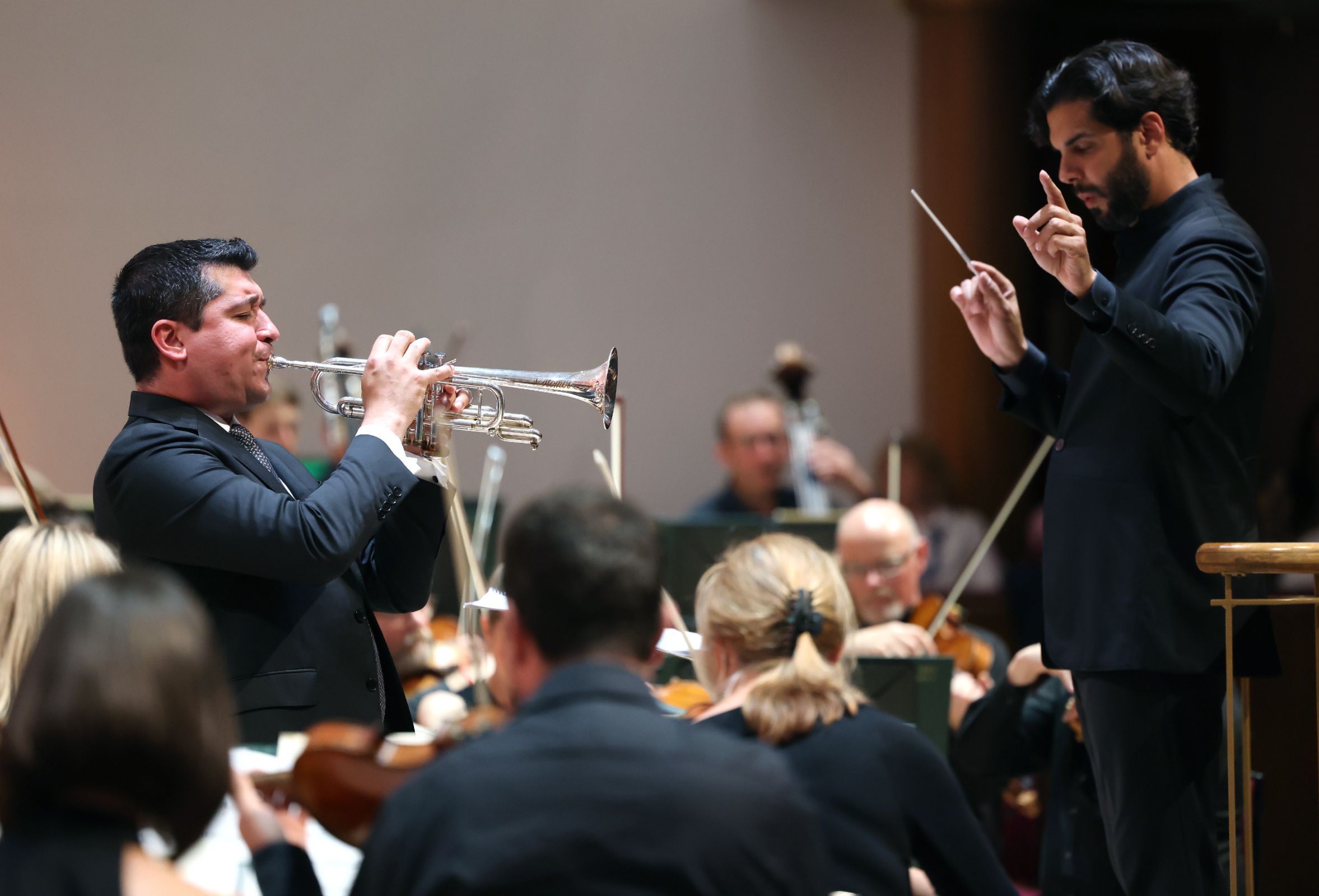 Pacho Flores, Domingo Hindoyan and the Royal Liverpool Philharmonic Orchestra &copy; Gareth Jones