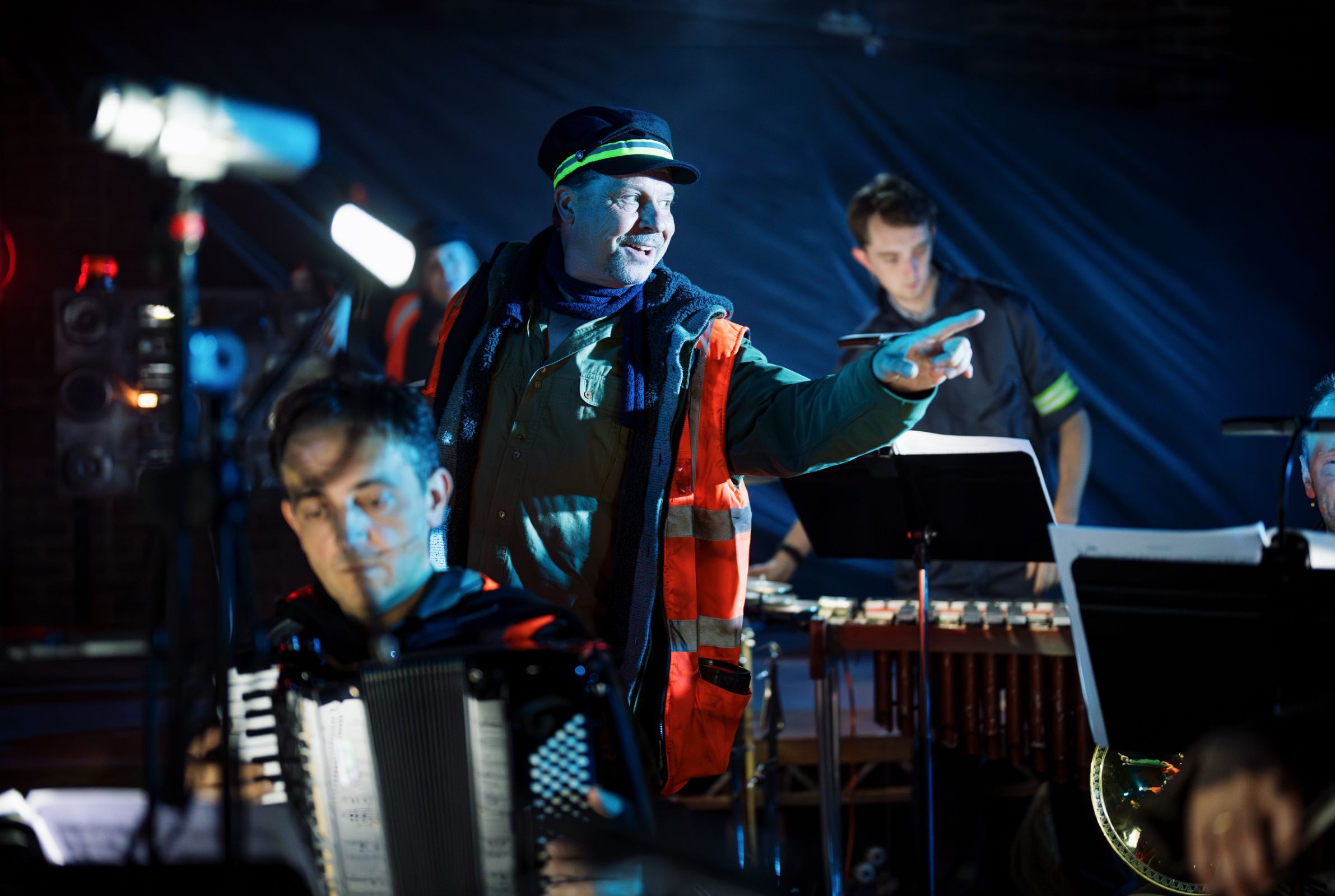 Timothy Dawkins (Captain Dee) and Manchester Camerata &copy; Alex Brenner