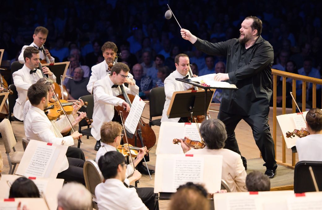 Andris Nelsons conducts the Boston Symphony at Tanglewood &copy; Hilary Scott