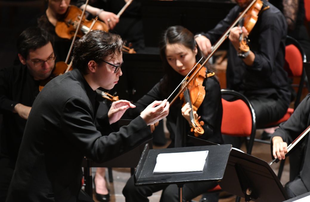 Tarmo Peltokoski dirige l'Orchestre National du Capitole de Toulouse à Colmar © Festival international de Colmar