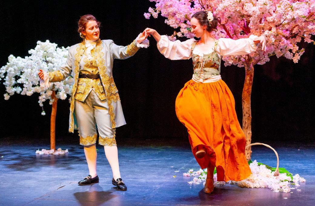 Joanna Harries (Medoro) and Susanna MacRae (Dorinda) © David J King