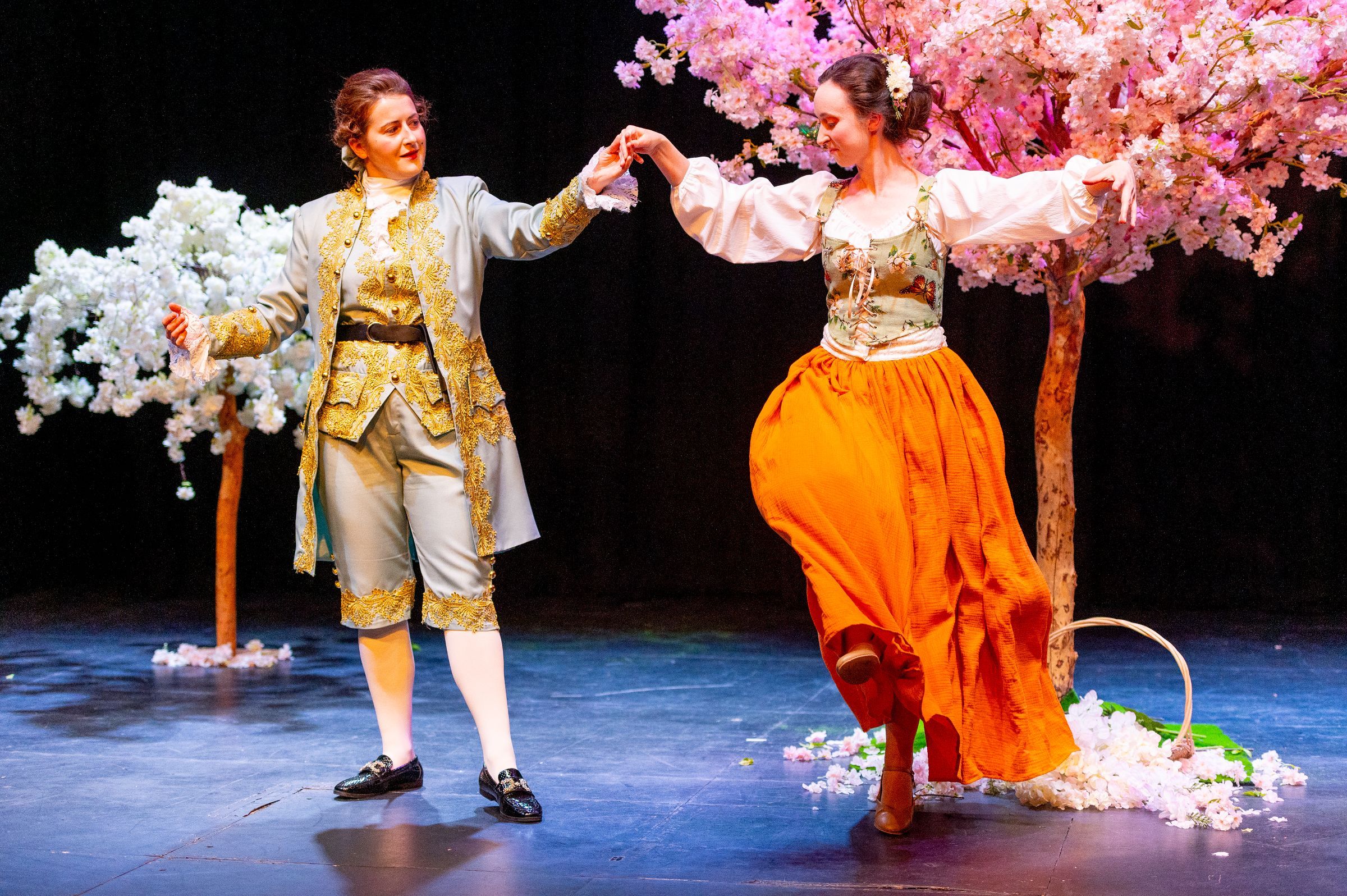 Joanna Harries (Medoro) and Susanna MacRae (Dorinda) © David J King