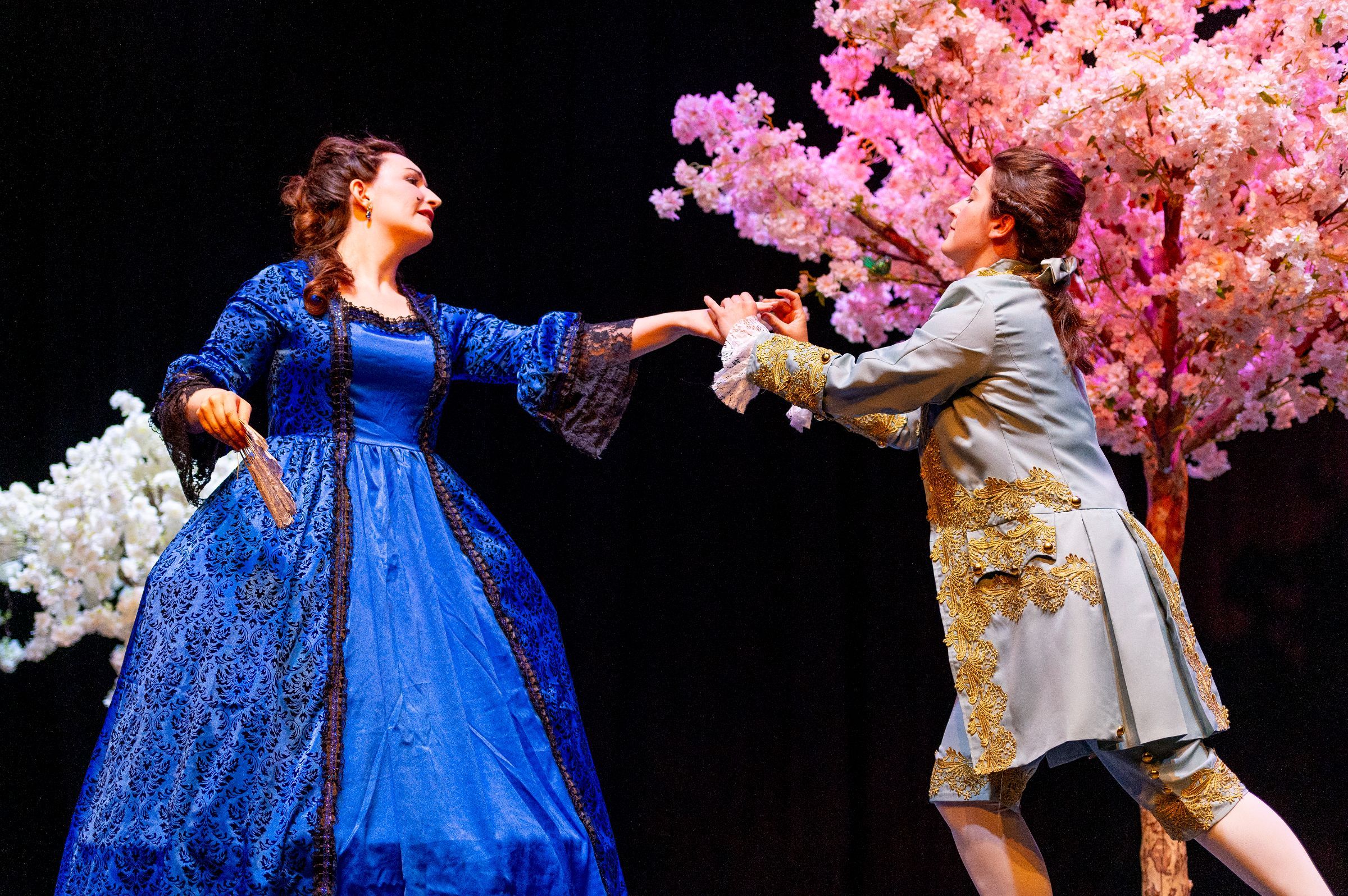 Olivia Doutney (Angelica) and Joanna Harries (Medoro) © David J King