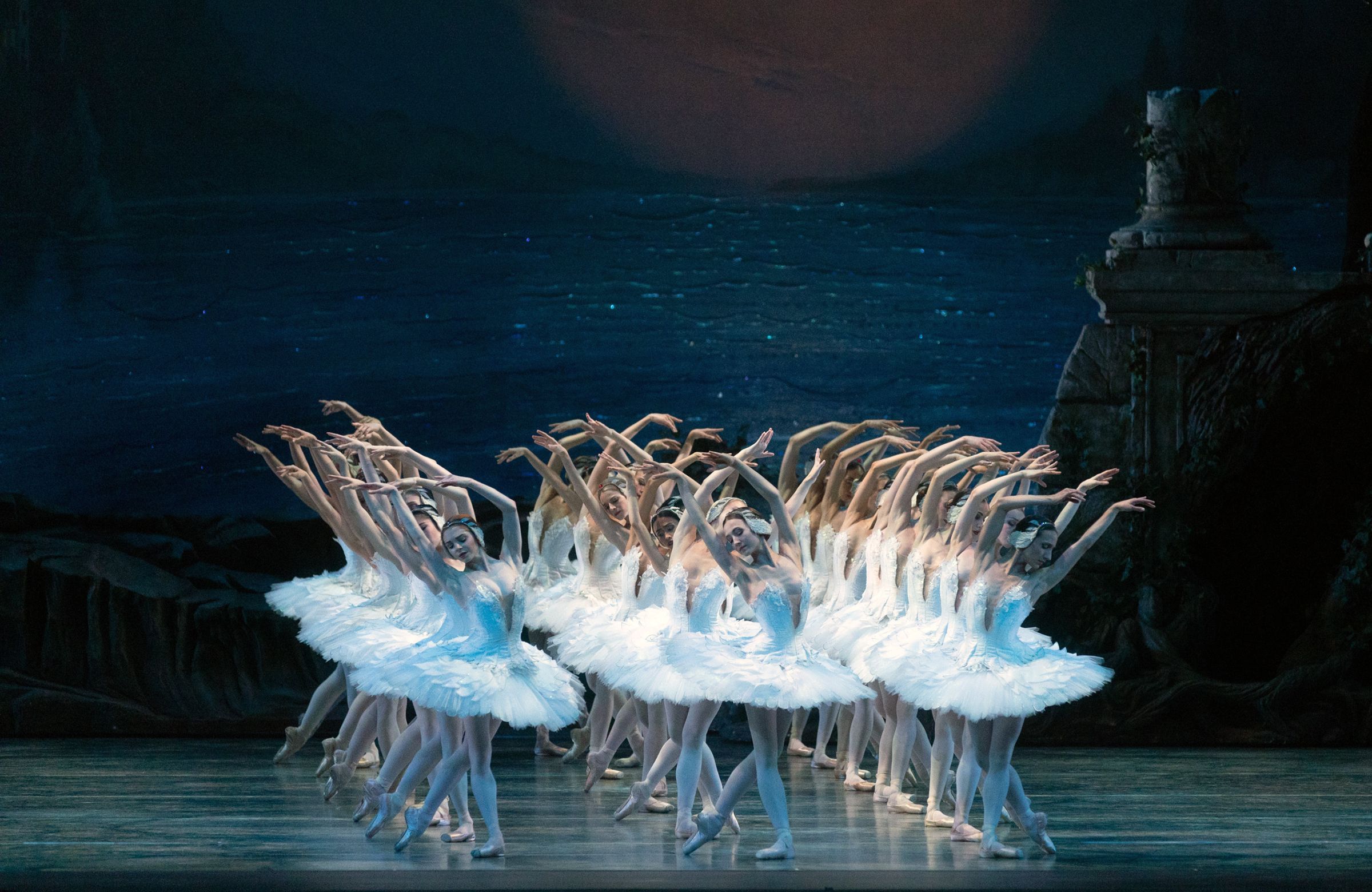 American Ballet Theatre in Act 2 of <i>Swan Lake</i> &copy; Rosalie O'Connor