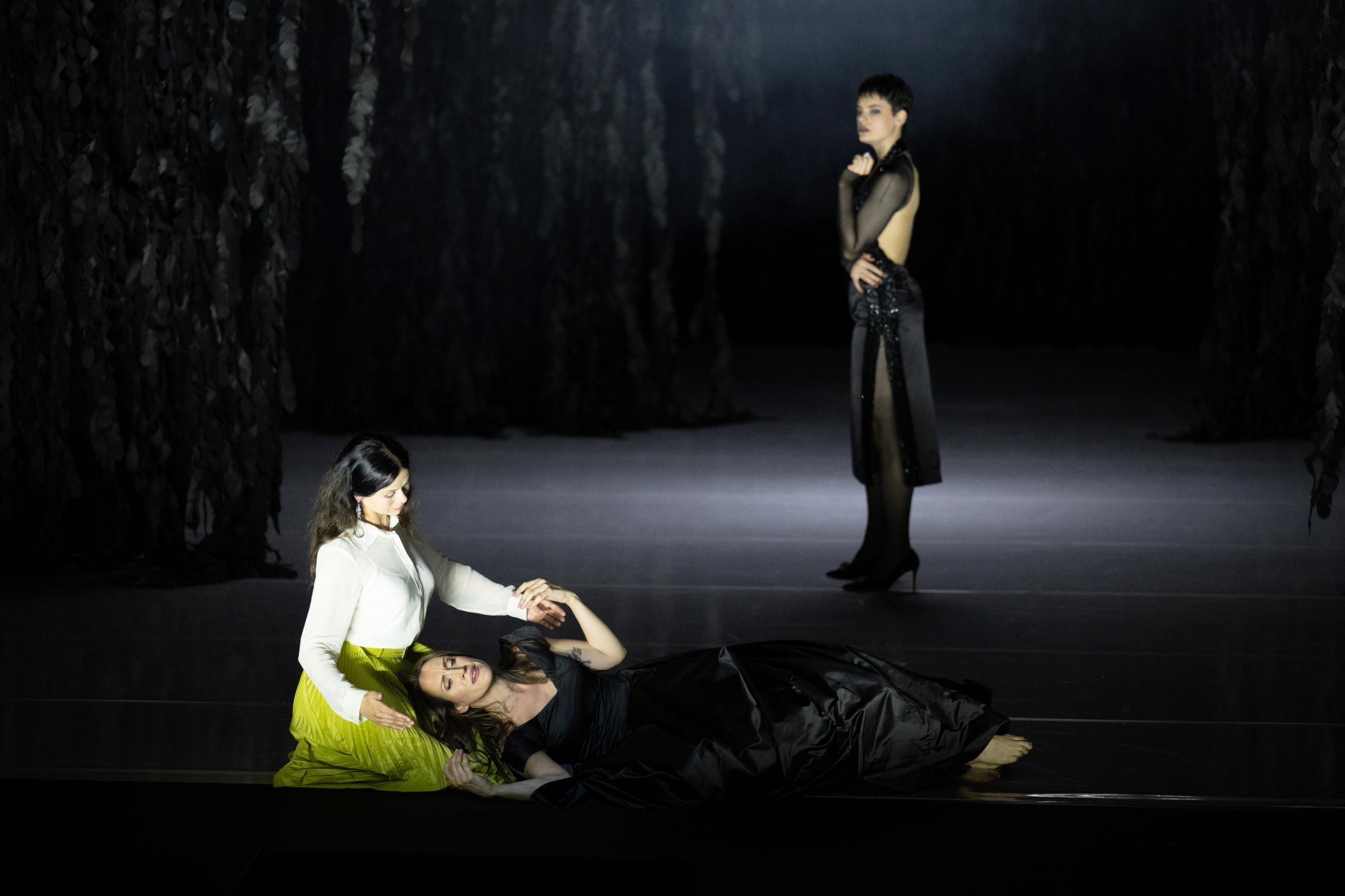 Nadezhda Karyazina (Ino), Emily D'Angelo (Juno) und Brenda Rae (Semele) &copy; Monika Rittershaus
