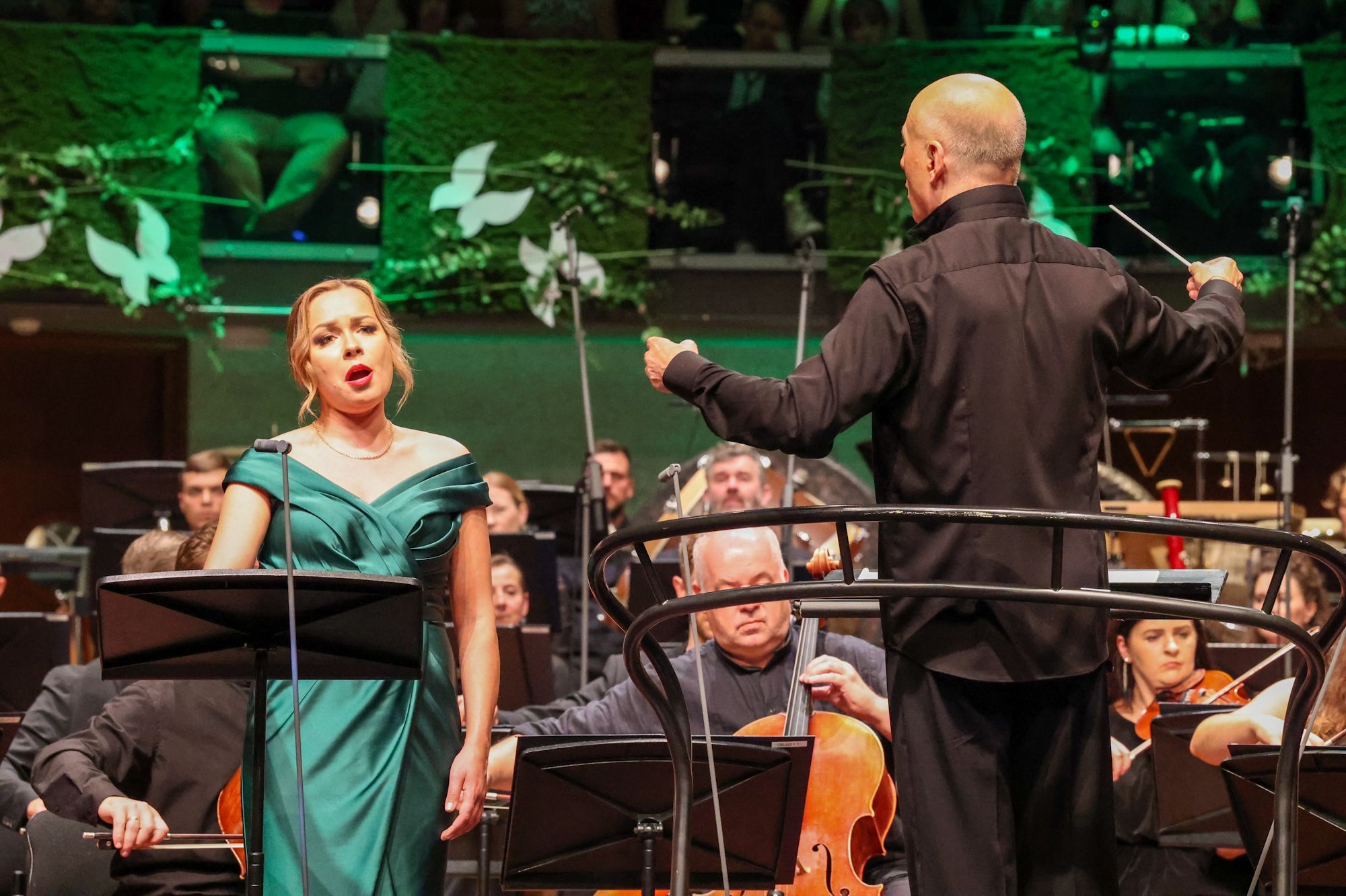 Mirjam Mesak, Paavo Järvi and the Estonian Festival Orchestra © Tõiv Jõul