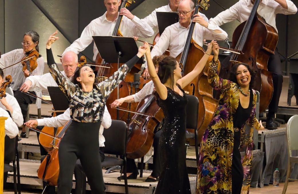 Kate Lindsey (Dorabella), Meigui Zhang (Despina) and Nicole Cabell (Fiordiligi) &copy; Hilary Scott