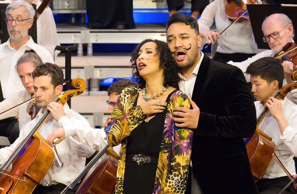 Nicole Cabell (Fiordiligi) and Amitai Pati (Ferrando) &copy; Hilary Scott