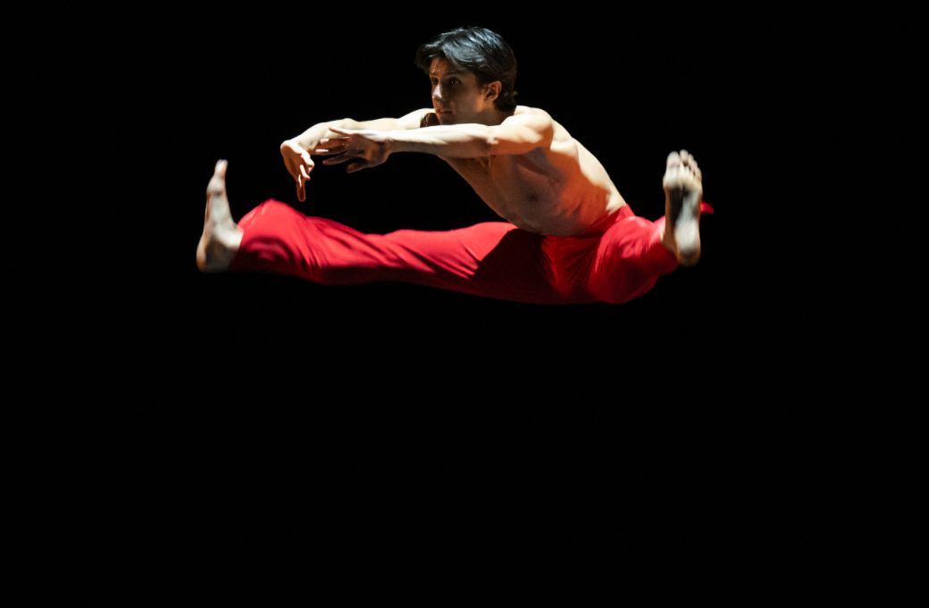 Caspar Lench in Robert Battle's <i>Takademe</i> &copy; ASH
