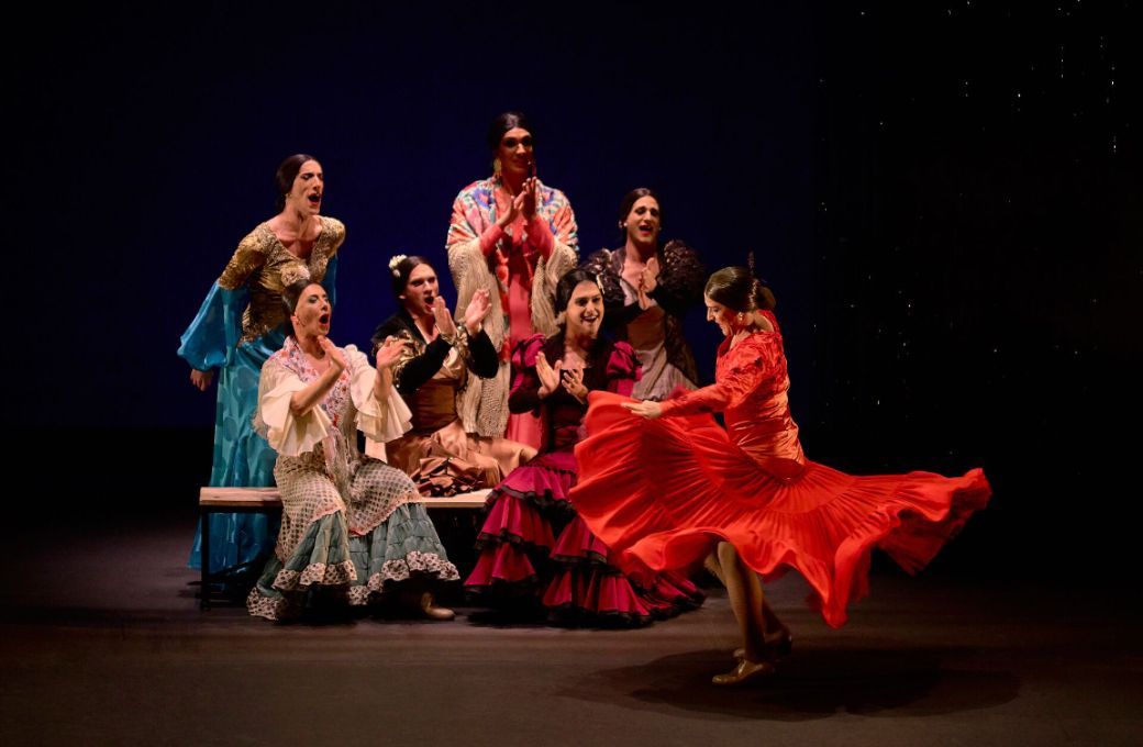 Manuel Liñan and company in <i>Viva!</i> © Marcos G. Punto