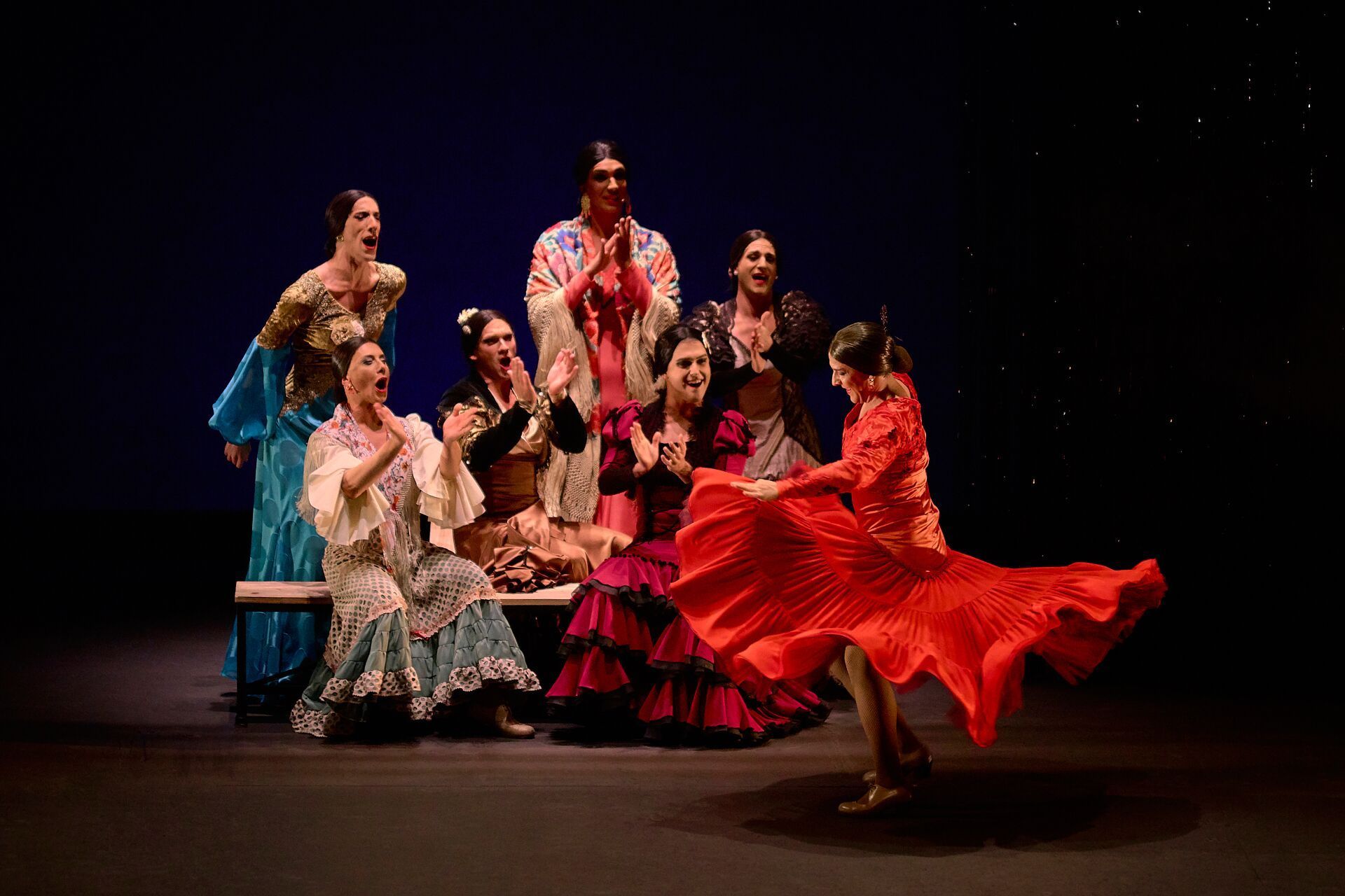 Manuel Liñan and company in <i>Viva!</i> © Marcos G. Punto