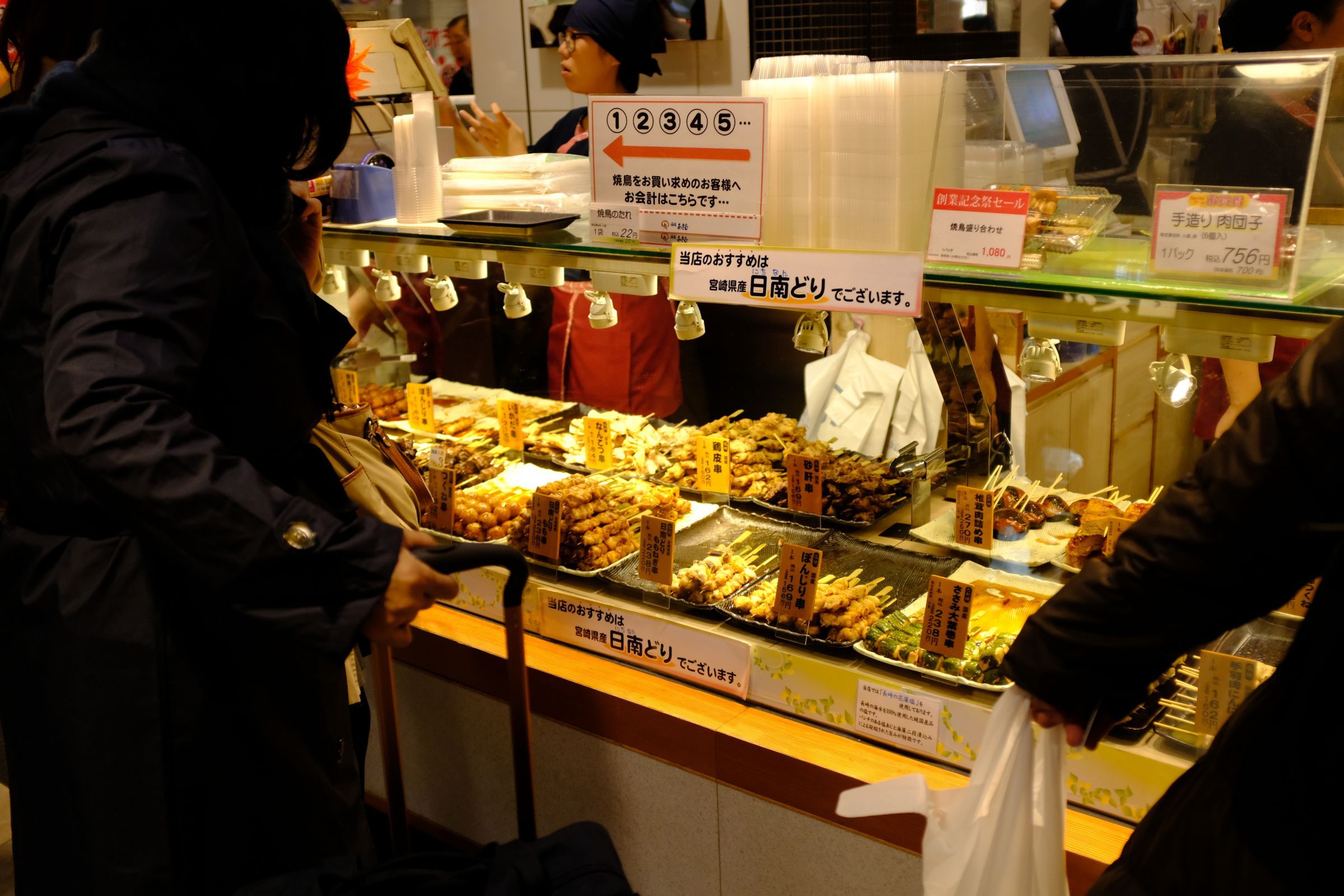 Food stalls at a <i>depachika</i> in Shibuya &copy; Tom Mills | Flickr