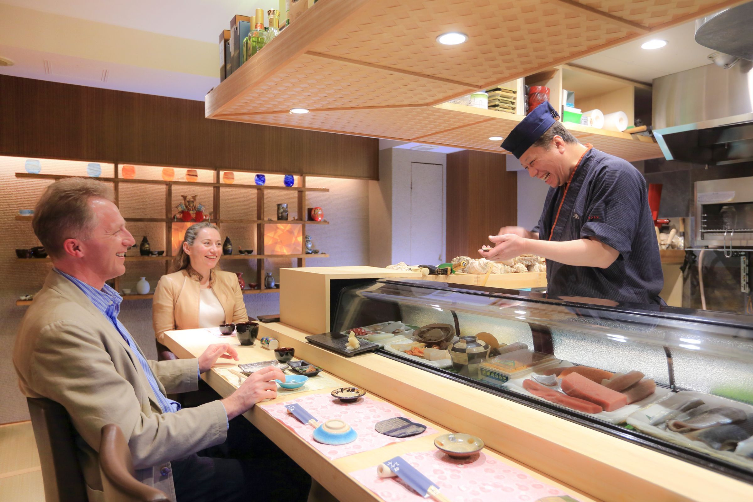 Fine dining at a Tokyo sushi restaurant &copy; TCVB