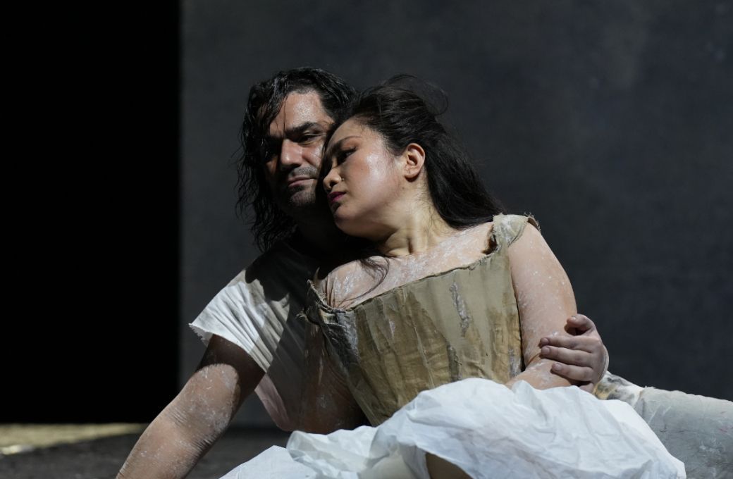 Guanqun Yu (Elvira) und Saimir Pirgu (Ernani) &copy; Bregenzer Festspiele | Karl Forster