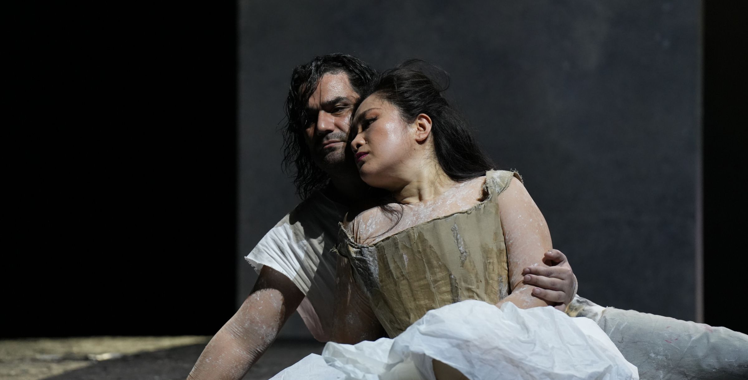 Guanqun Yu (Elvira) und Saimir Pirgu (Ernani) &copy; Bregenzer Festspiele | Karl Forster