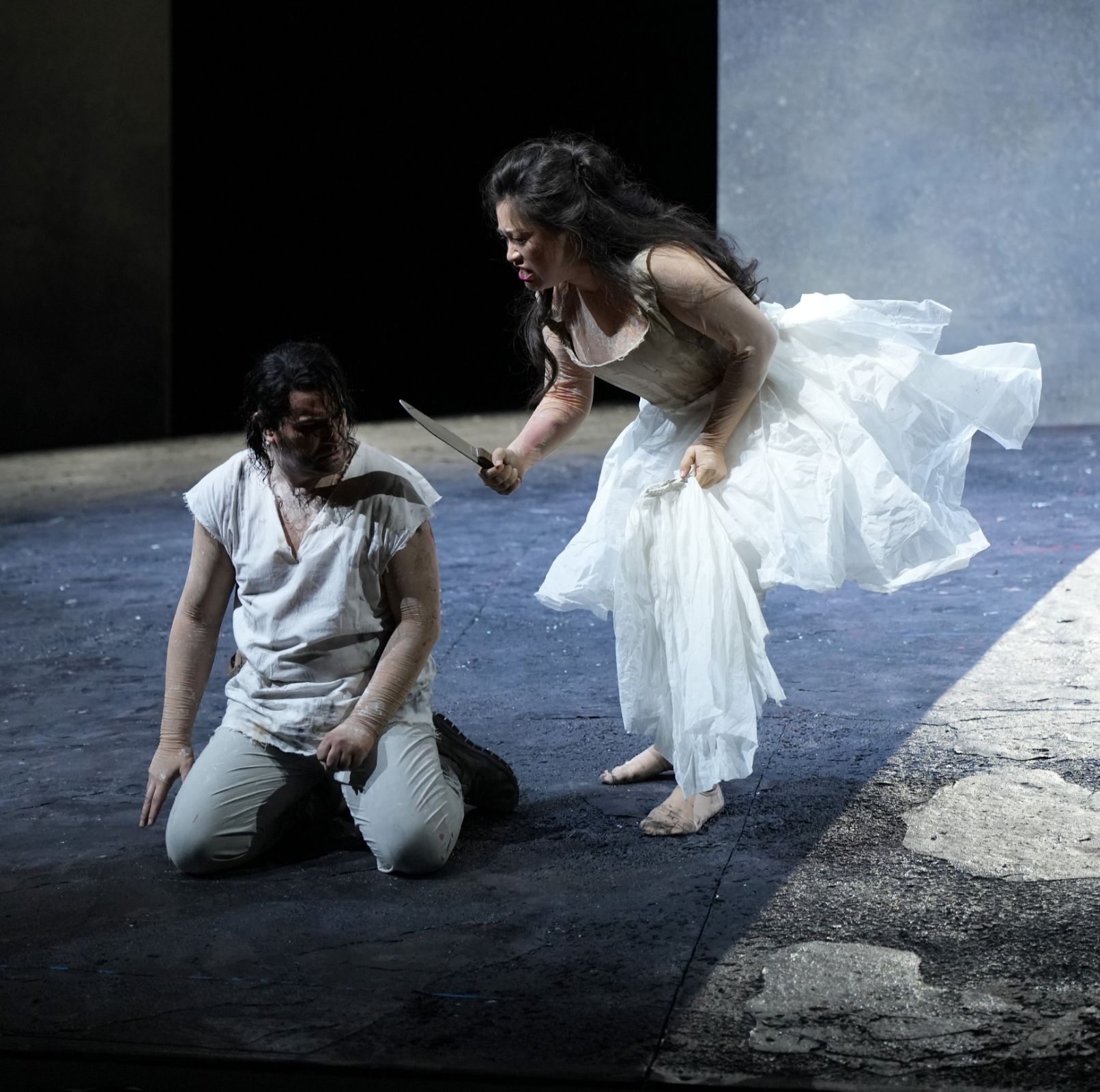 Saimir Pirgu (Ernani) und Guanqun Yu (Elvira) &copy; Bregenzer Festspiele | Karl Forster