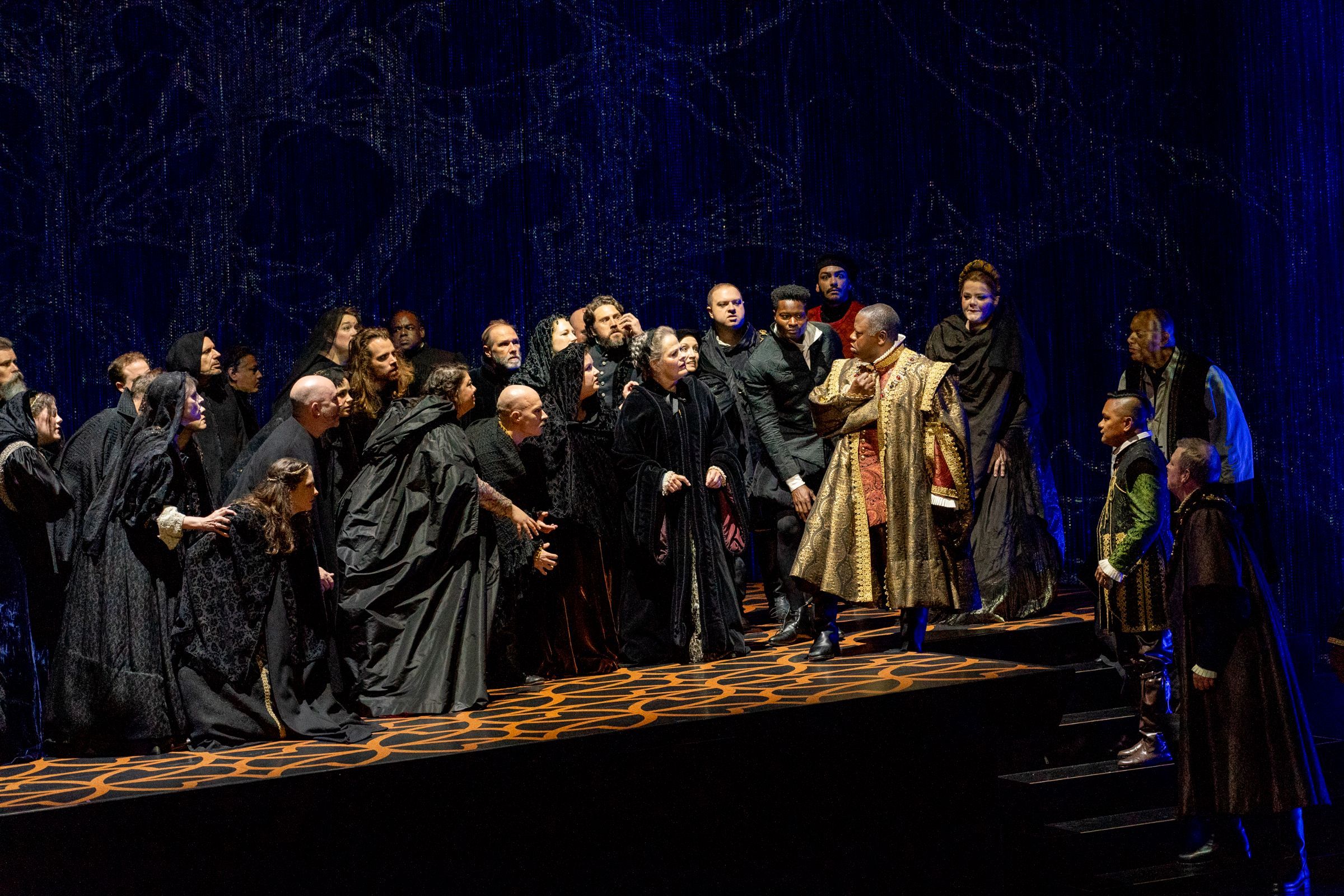 Alfred Walker (Henry VIII) with the Bard Festival Chorale &copy; Stephanie Berger