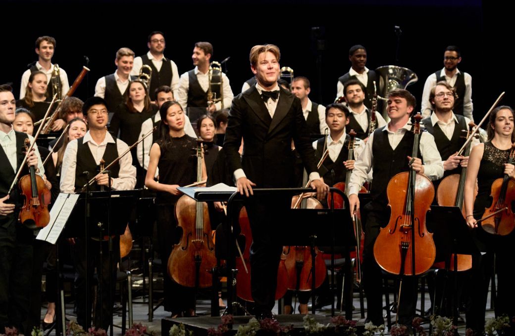 Klaus Mäkelä mit dem Verbier Festival Orchestra © Agnieszka Biolik