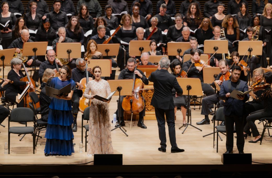 Kate Lindsey, Erin Morley, Nicholas Phan, Summer for the City Chorus and MMFO © Lawrence Sumulong