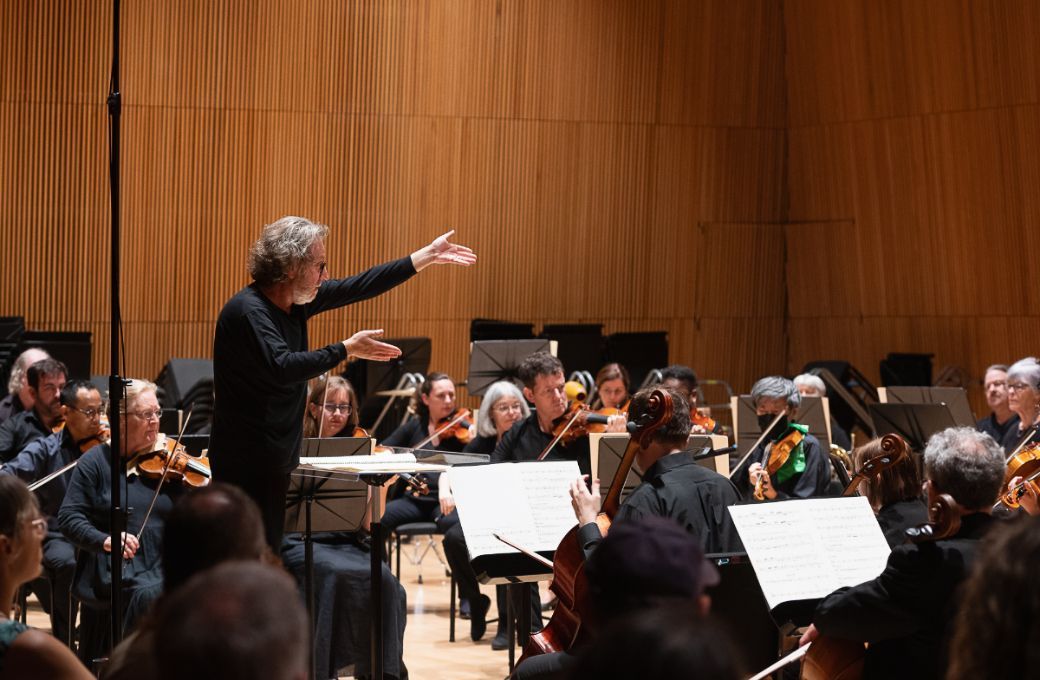 Brad Lubman conducts the Orchestra of St Luke's © DeShaun Craddock
