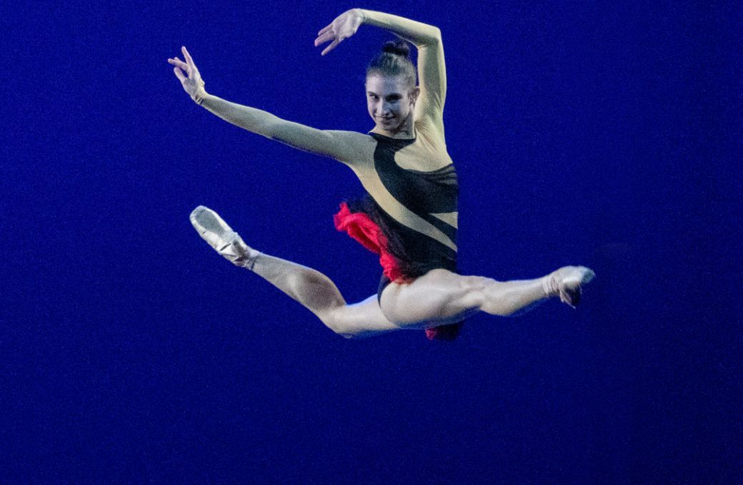 Alexa Maxwell in Pedro Ruiz&rsquo; <i>Pas de O'Farrill</i> &copy; Richard Termine