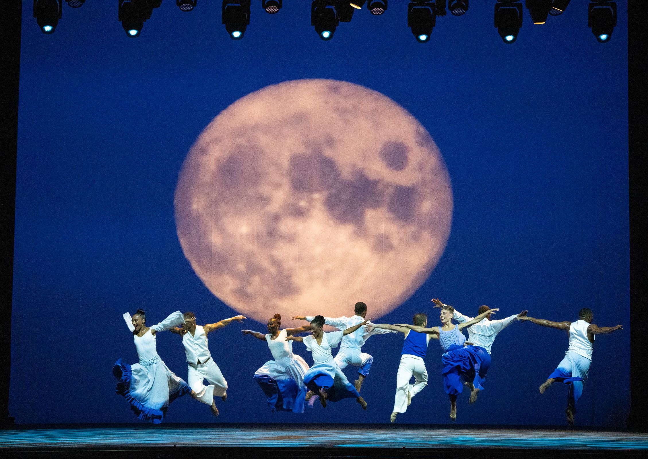 Alvin Ailey American Dance Theater in Ronald K. Brown's <i>Dancing Spirit</i> &copy; Richard Termine