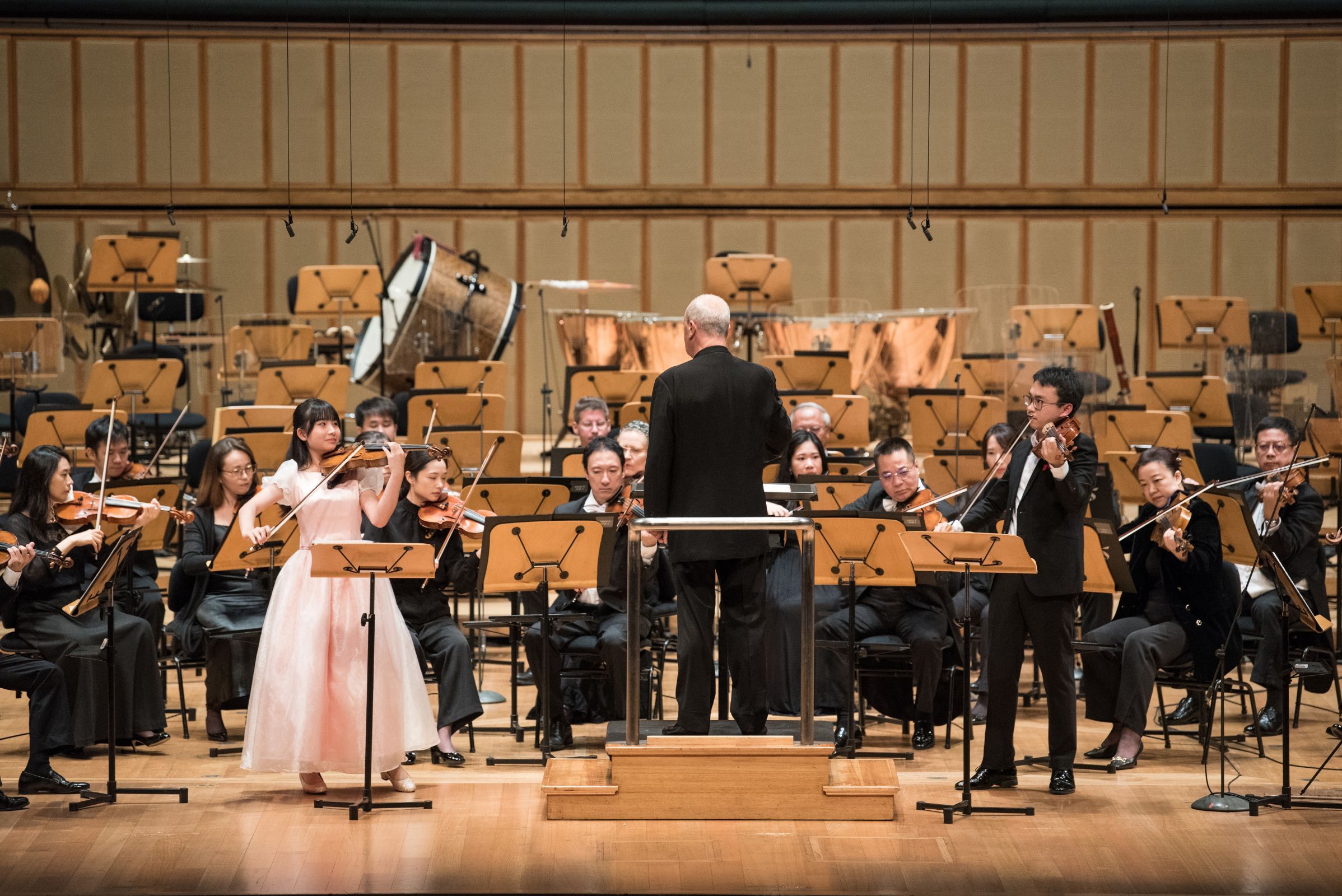 Chloe Chua and Ziyu He with Hans Graf and the Singapore Symphony Orchestra © Jack Yam | Singapore Symphony Orchestra