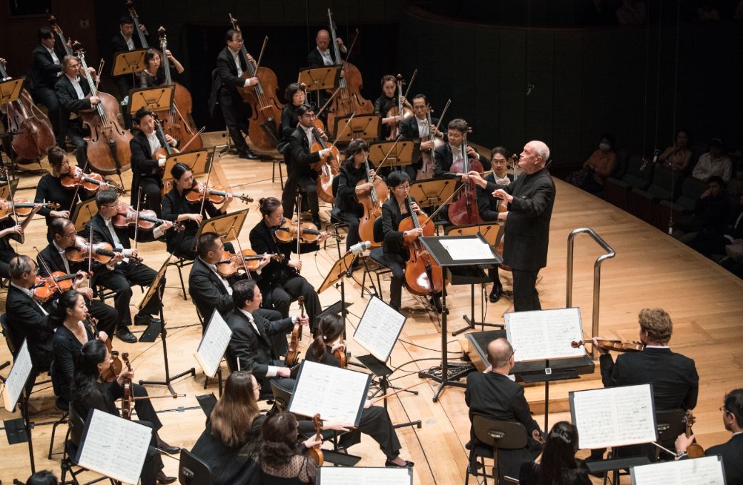 Hans Graf conducts the Singapore Symphony Orchestra © Jack Yam | Singapore Symphony Orchestra