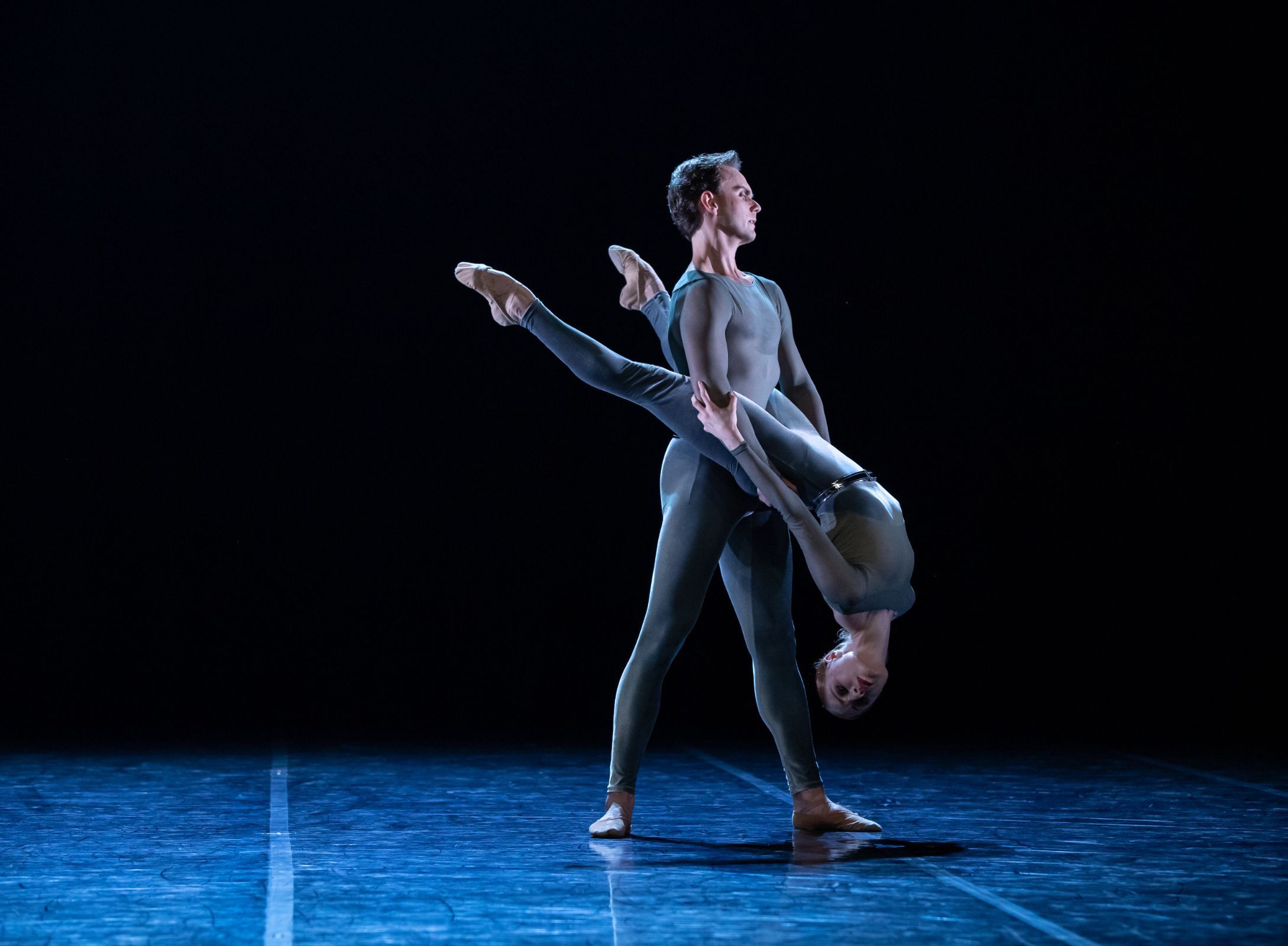 Mia Heathcote and Victor Estévez in Remi Wörtmeyer's <i>Miroirs</i> © David Kelly