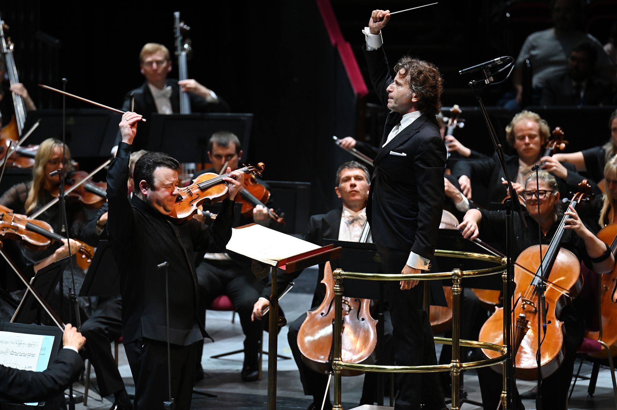 Vadim Gluzman, Gustavo Gimeno and the BBC Symphony Orchestra © BBC | Chris Christodoulou