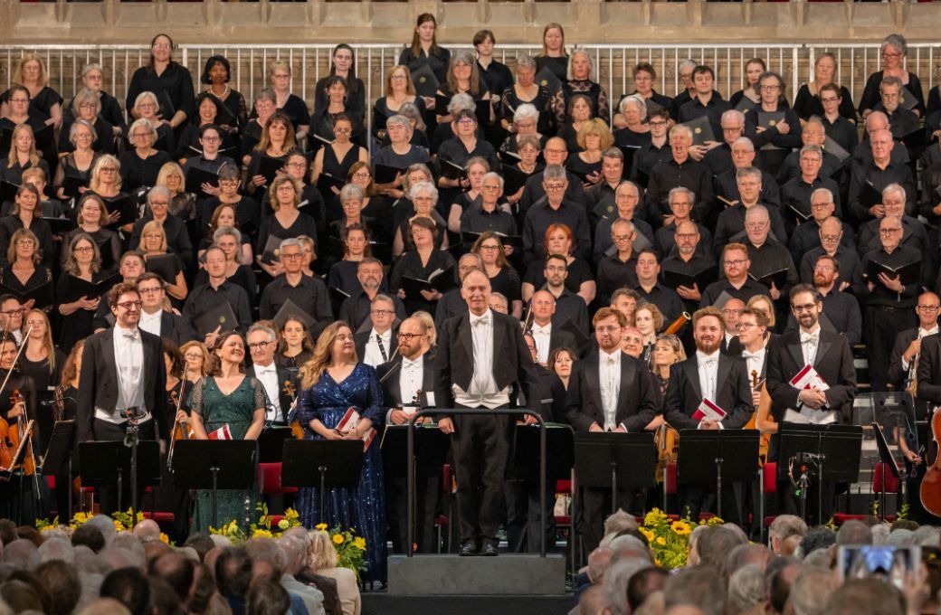 Adrian Partington, soloists, the Philharmonia and Three Choirs Festival Chorus © James O'Driscoll