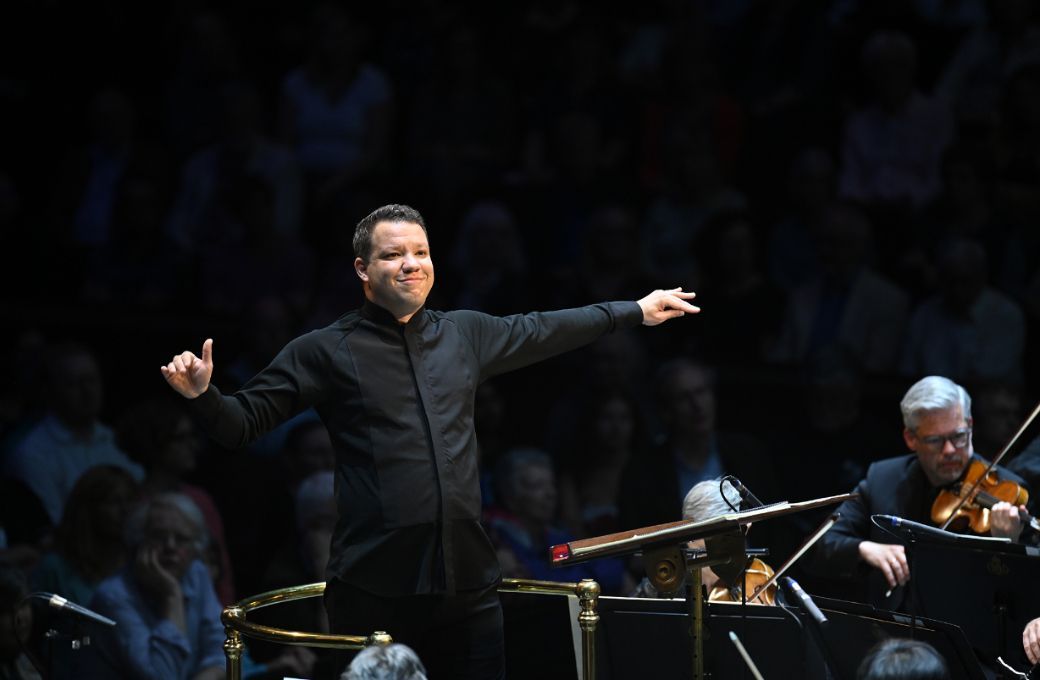 Ryan Bancroft conducts the BBC National Orchestra of Wales © BBC | Chris Christodoulou