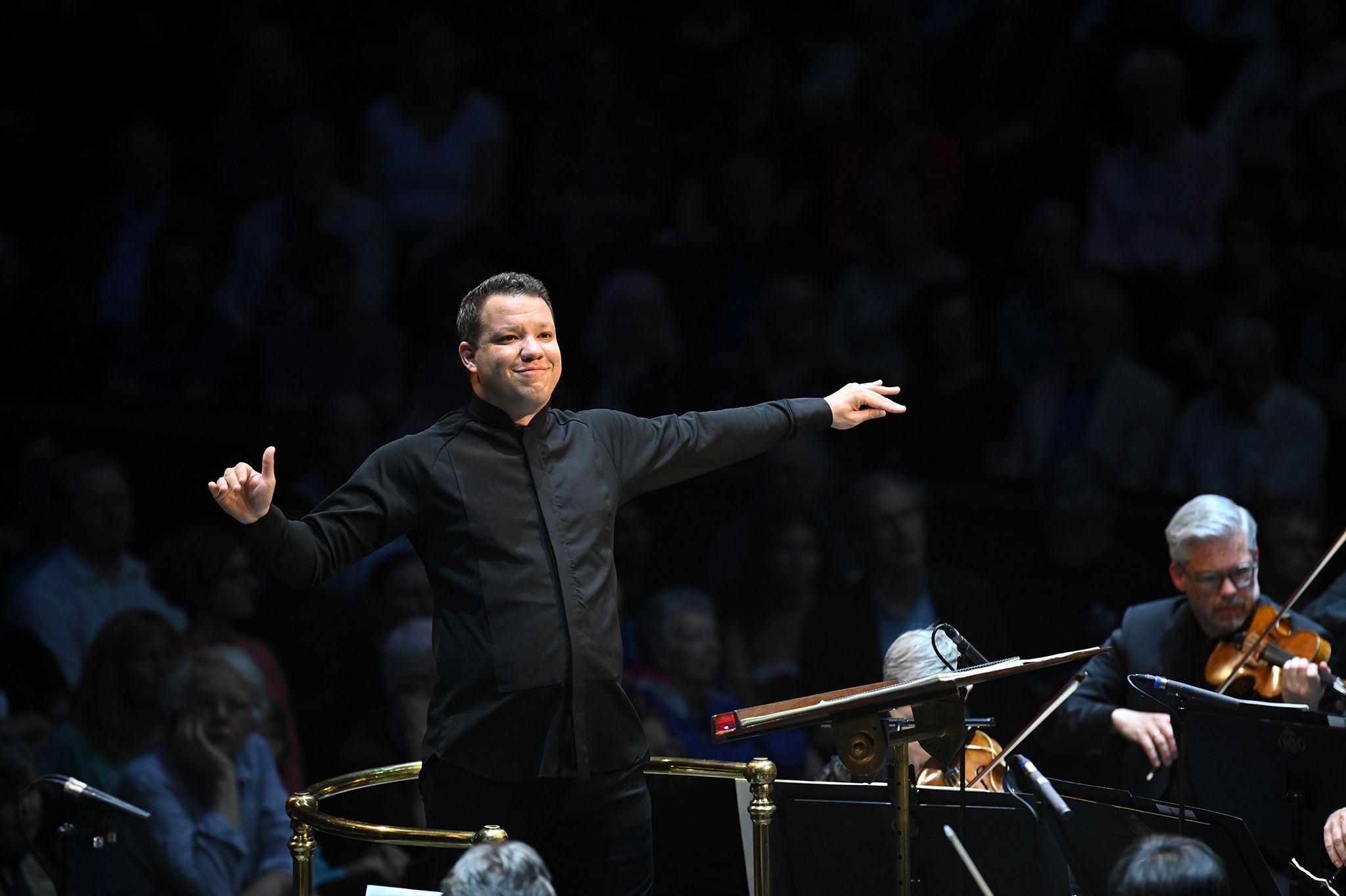 Ryan Bancroft conducts the BBC National Orchestra of Wales © BBC | Chris Christodoulou
