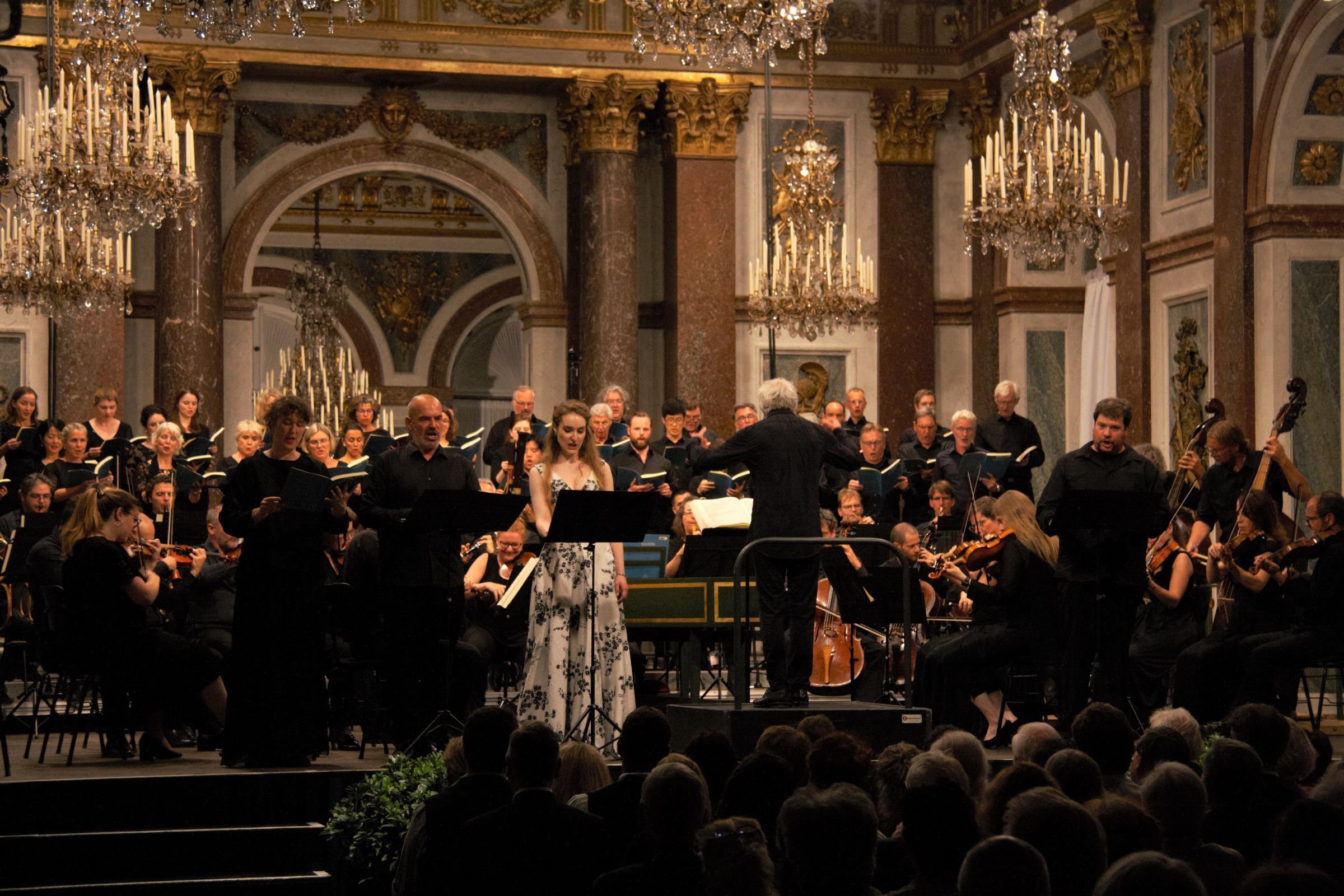 Giovanni Antonini mit Solisten, Kammerorchester Basel und dem Chor des Bayerischen Rundfunks &copy; Herrenchiemsee Festspiele
