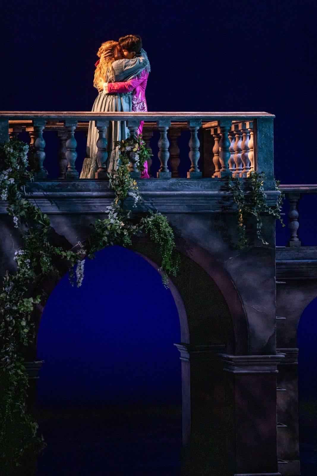 Magdalena Kuźma (Juliette) and Duke Kim (Roméo) &copy; Evan Zimmerman | The Glimmerglass Festival