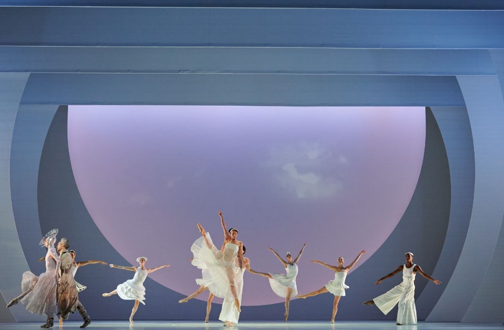 <i>Copp&eacute;l-i.A.</i> por Les Ballets de Monte-Carlo &copy; Paco Amate | Gran Teatre del Liceu