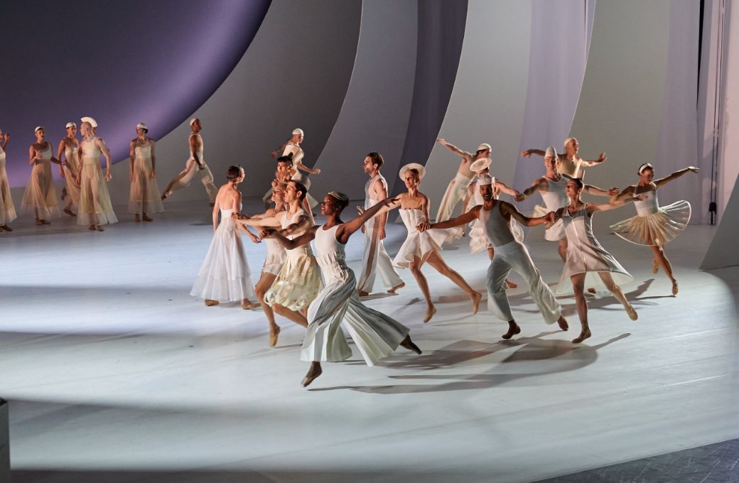 <i>Copp&eacute;l-i.A.</i> por Les Ballets de Monte-Carlo &copy; Paco Amate | Gran Teatre del Liceu