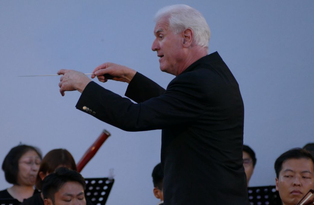 Christoph Poppen dirige le Hong Kong SInfonietta à Marvão © FIMM - Paulo Gouveia / Estela Álvarez Ruiz