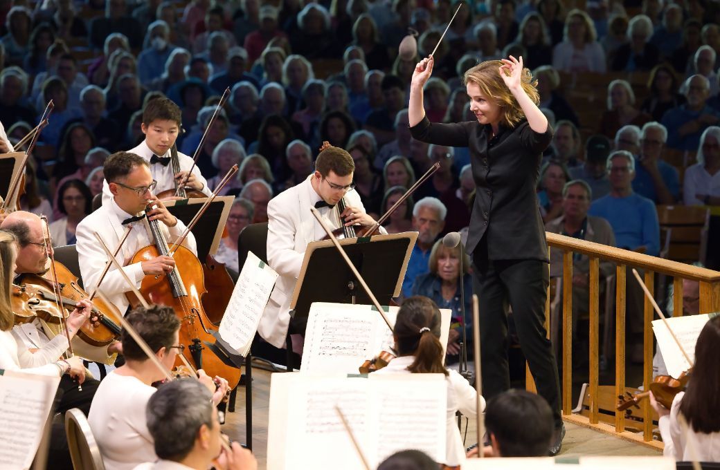 Anna Ratikina conducts the Boston Symphony Orchestra © Hilary Scott