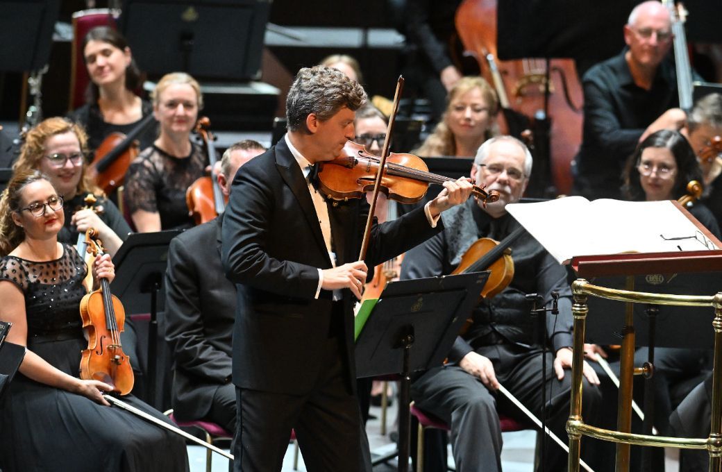 James Ehnes and the BBC Philharmonic &copy; BBC | Mark Allan