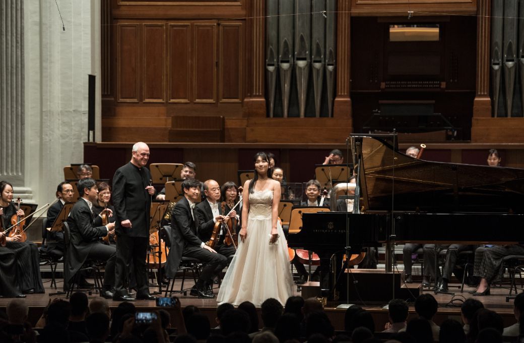 Hans Graf, Seika Ishida and the Singapore Symphony Orchestra © Singapore Symphony Orchestra | Jack Yam