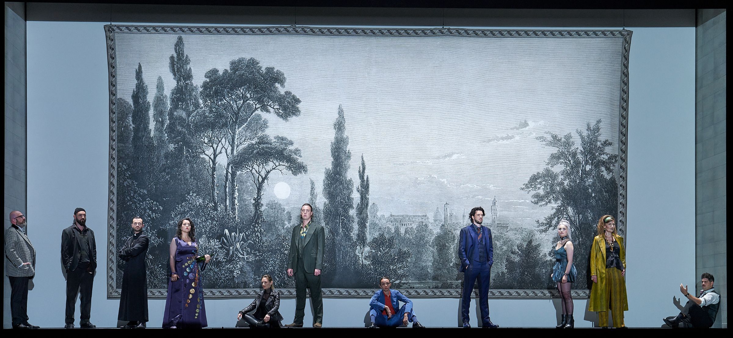 The cast of <i>Figaro</i> during the overture &copy; SF | Matthias Horn