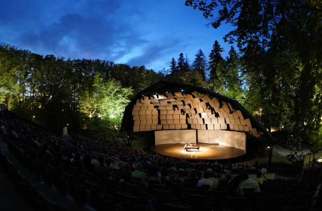 La sc&egrave;ne principale au Ch&acirc;teau de Florans &agrave; La Roque d&rsquo;Anth&eacute;ron &copy; Festival International de Piano de La Roque d'Anth&eacute;ron