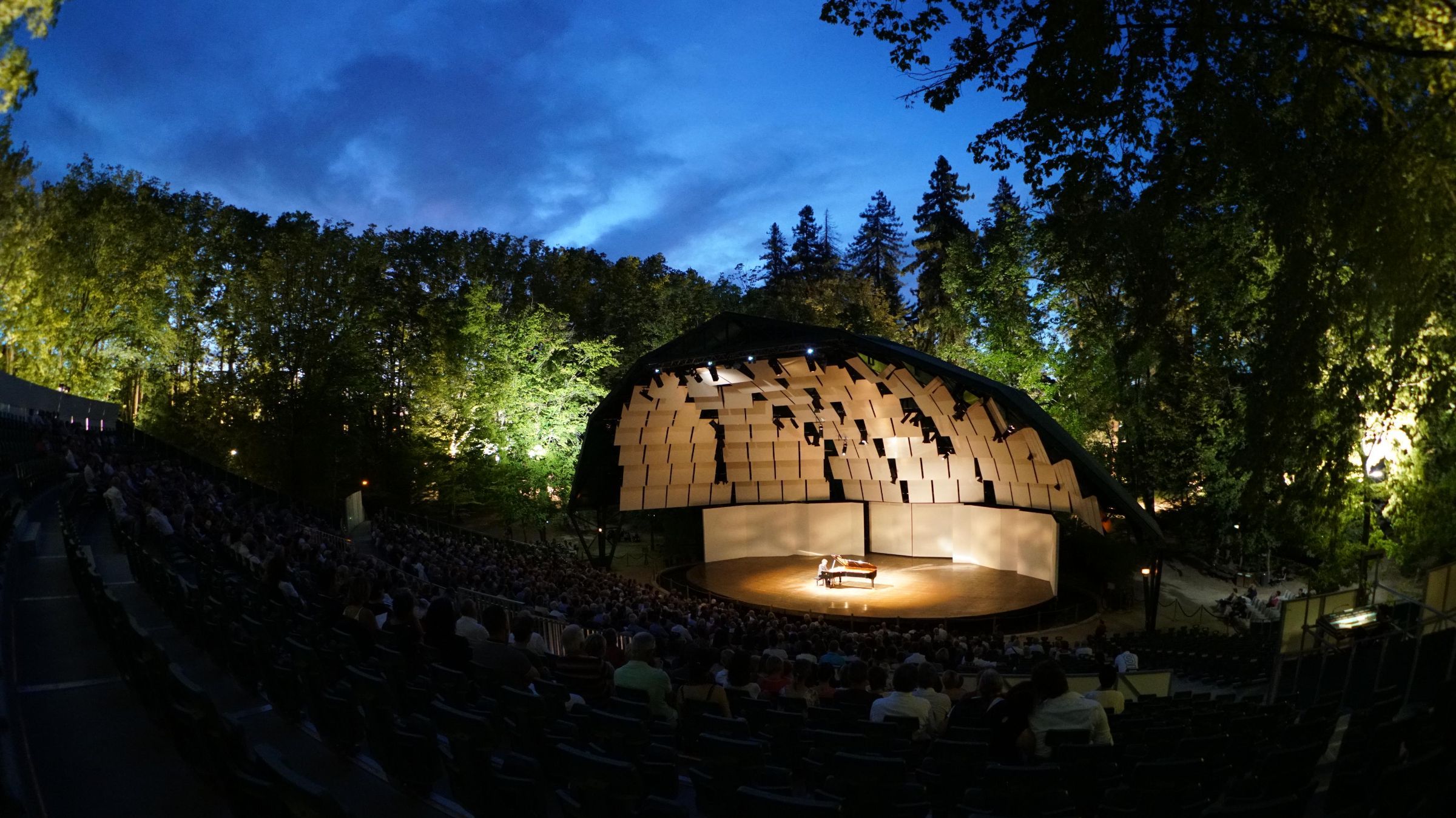 La scène principale au Château de Florans à La Roque d’Anthéron &copy; Festival International de Piano de La Roque d'Anthéron