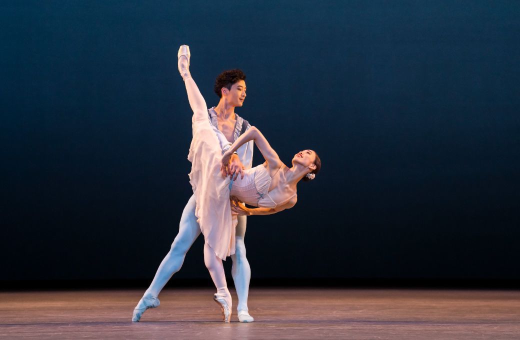 Chengwu Guo and Ako Kondo in George Balanchine's <i>Tchaikovsky Pas de Deux</i> &copy; Tristram Kenton