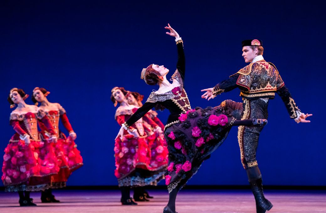 Dana Stephensen and Joseph Romancewicz in Rudolf Nureyev's (after Petipa) <i>Don Quixote</i> &copy; Tristram Kenton