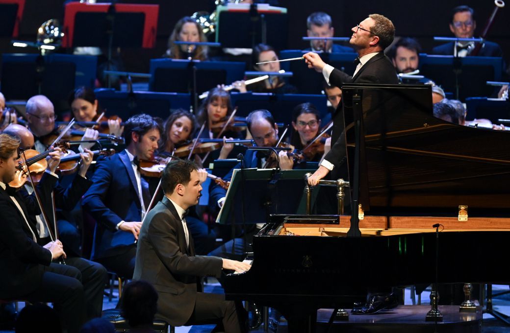 Alim Baisembayev, John Wilson and the Sinfonia of London © BBC Proms | Chris Christodoulou