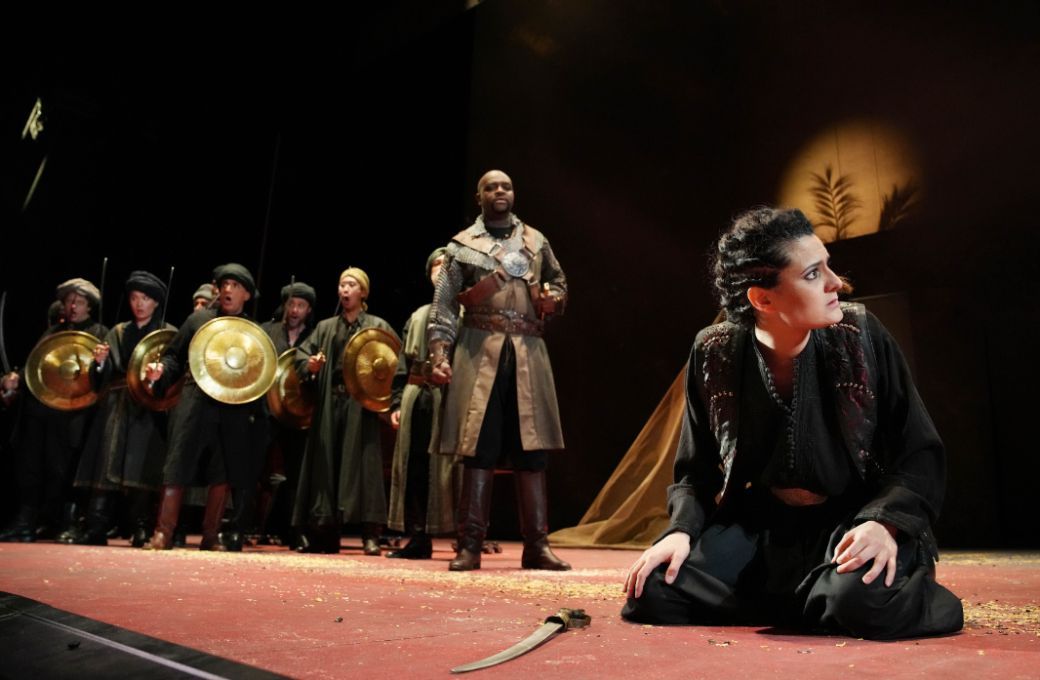 Sunnyboy Dladla (Oraspe), Raffaella Lupinacci (Arsace) &copy; Rossini Opera Festival | Amati Bacciardi