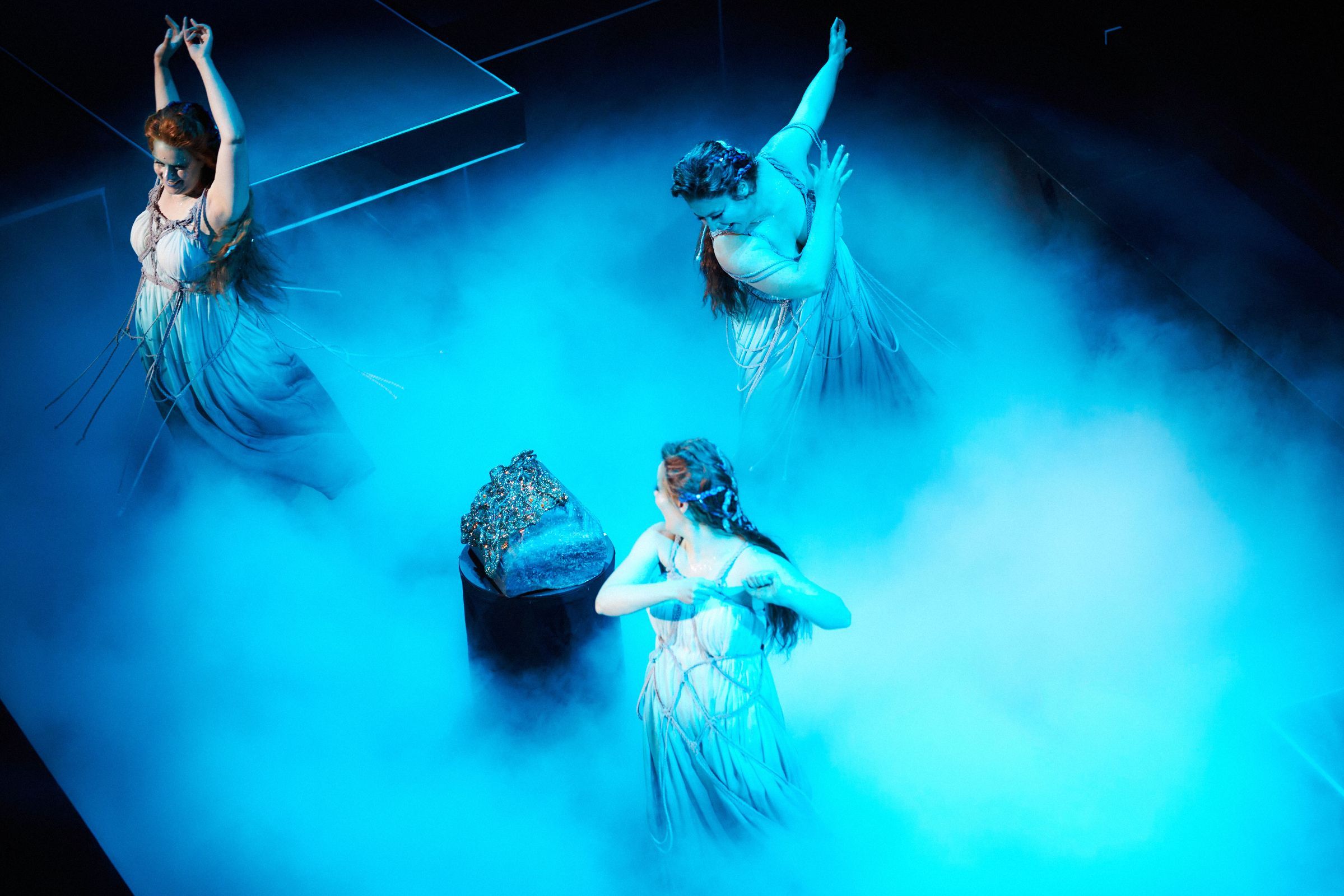 Sarah Larsen (Flosshilde), Jacqueline Piccolino (Woglinde), Shelly Traverse (Wellgunde) © Philip Newton